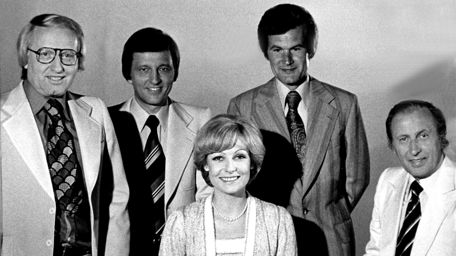 Dagmar Berghoff 1976 im Kreise ihrer Kollegen, (l-r) Werner Veigel, Joachim Brauner, Wilhelm Wieben und Karl-Heinz Köpcke.Foto: -/dpa