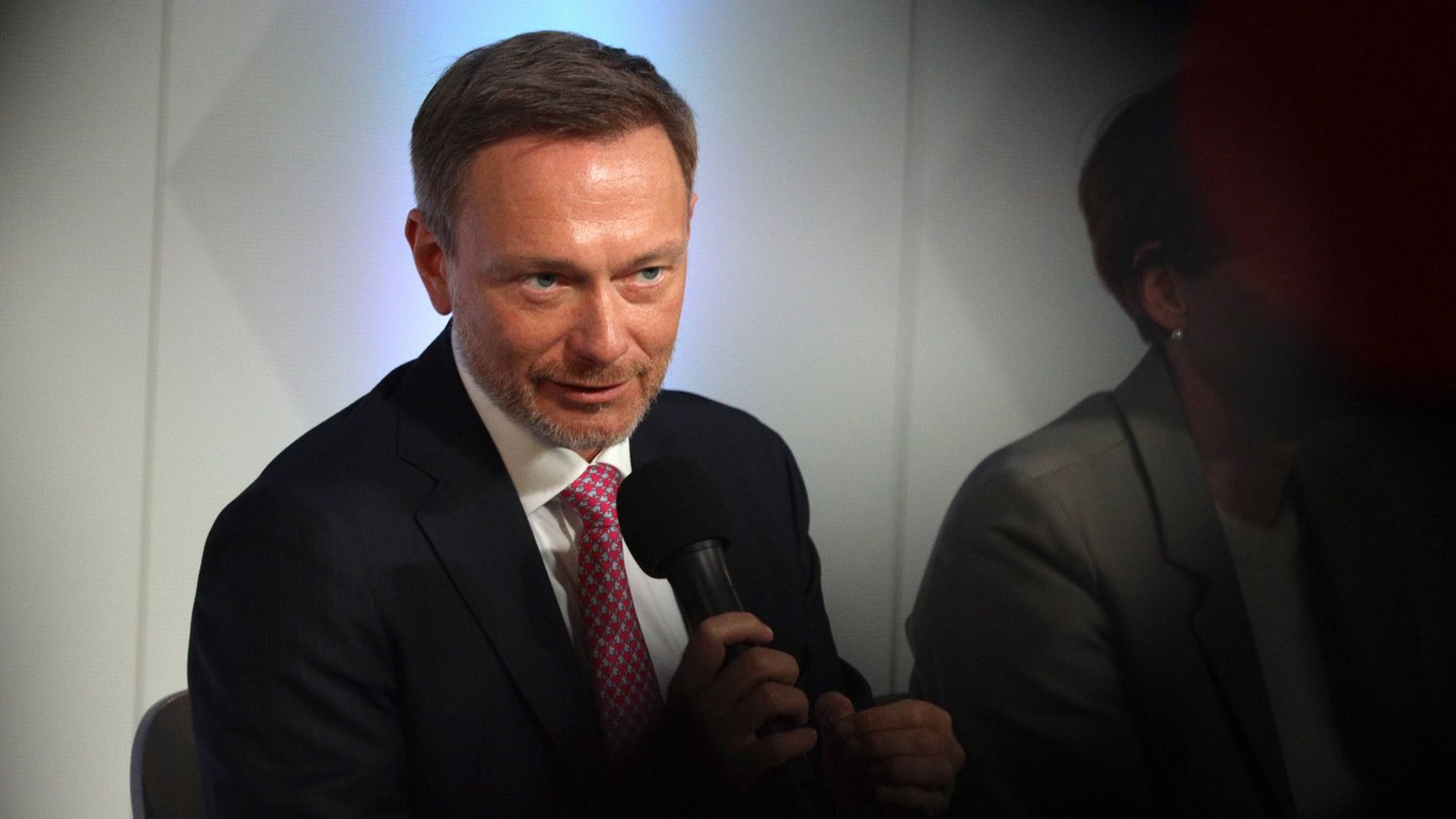 Finanzminister Christian Lindner will die KfZ-Steuer reformieren (Achivbild).Foto: IMAGO/NurPhoto/IMAGO/Christian Marquardt