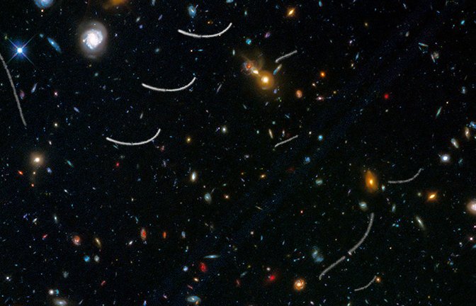 Für das Bild wurden Aufnahmen des Weltraumteleskops Hubble übereinander gelegt. Es zeigt die Bahnen mehrerer Asteroiden (weiße Linien).<span class='image-autor'>Foto: NASA, ESA, and B. Sunnquist and J. Mack (STScI)/Acknowledgment: NASA, ESA, and J. Lotz (STScI) and the HFF Team/dpa</span>