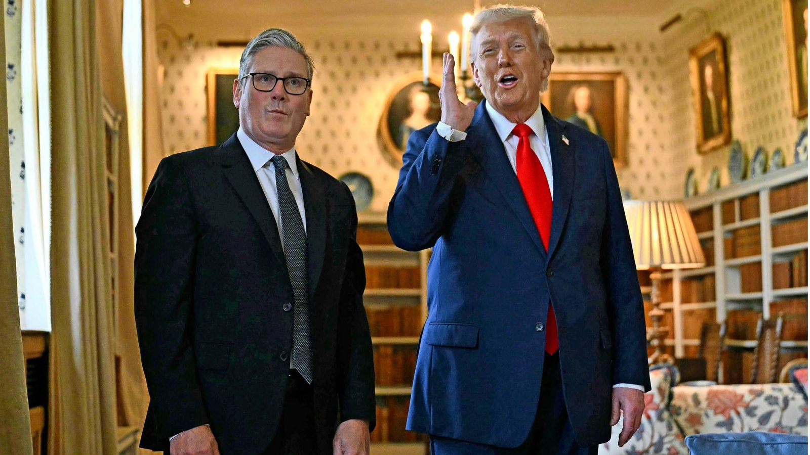 Da war die Stimmung noch gut: Keir Starmer (l). und Donald Trump bei einem Treffen 2025  in England.Foto: AFP/Andrew Caballero-Reynolds
