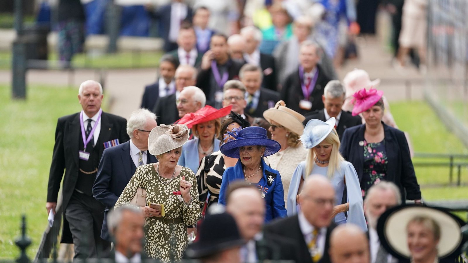 König Charles hat hunderte Ehrenamtliche eingeladen.Foto: dpa/Joe Giddens