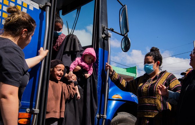 Das Bild zeigt die Rettung von Minderjährigen in Guatemala im vergangenen Jahr. Dabei wurden Kinder aus der ultraorthodoxen jüdischen Sekte Lev Tahor befreit (Archivfoto).<span class='image-autor'>Foto: IMAGO/ZUMA Press Wire/IMAGO/Fernando Chuy</span>