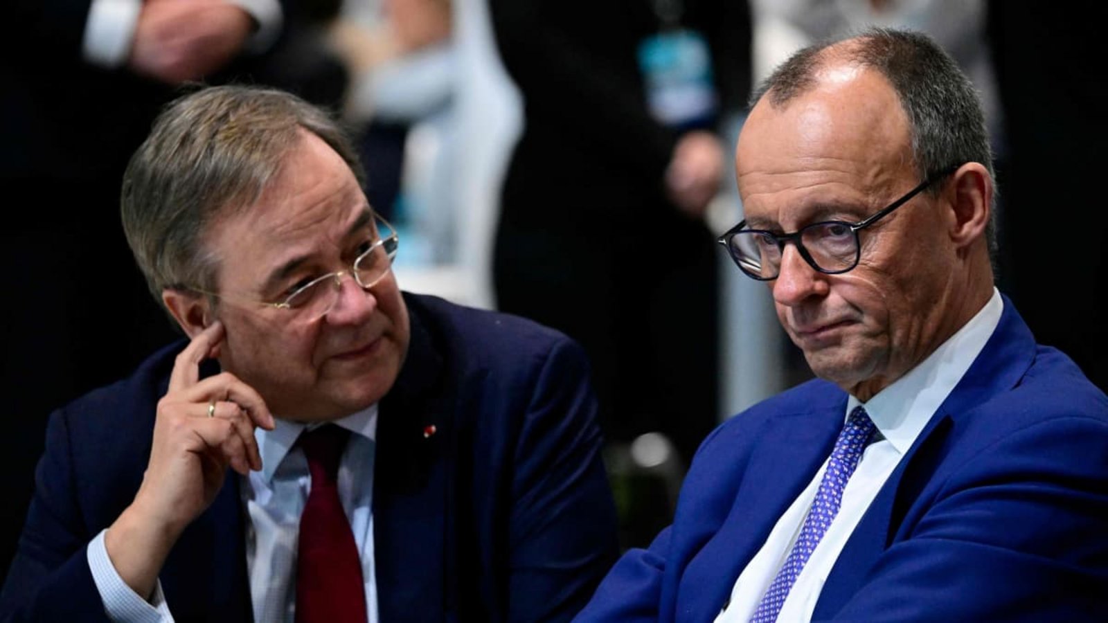 Hilft die Brandmauer, oder schadet sie? Der frühere CDU-Kanzlerkandidat Armin Laschet und der aktuelle Kanzler Friedrich MerzJohn MacDougall/AFP Hilft die Brandmauer, oder schadet sie? Der frühere CDU-Kanzlerkandidat Armin Laschet und der aktuelle Kanzler Friedrich MerzJohn MacDougall/AFP
