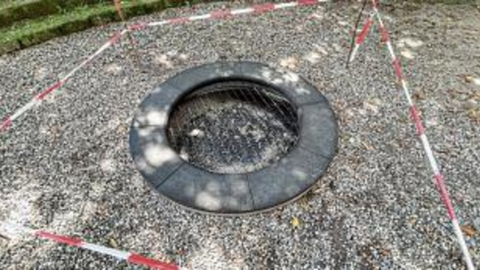 Das zerstörte Trampolin. Foto: fw Das zerstörte Trampolin. Foto: fw