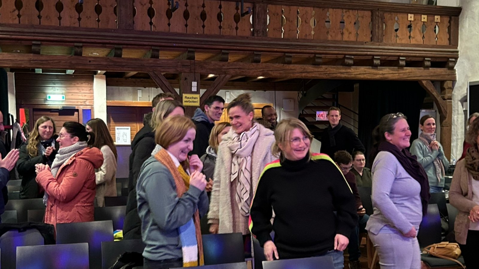 Wie Spiele jeglicher Art helfen können, soziale Kompetenzen zu fördern, dürfen die Eltern in der Peterskirche selbst ausprobieren.  Foto: p
