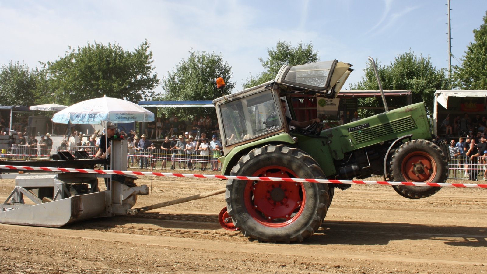 Nichts geht mehr: Für diesen Traktor ist die Fahrt hier zu Ende. Nichts geht mehr: Für diesen Traktor ist die Fahrt hier zu Ende.