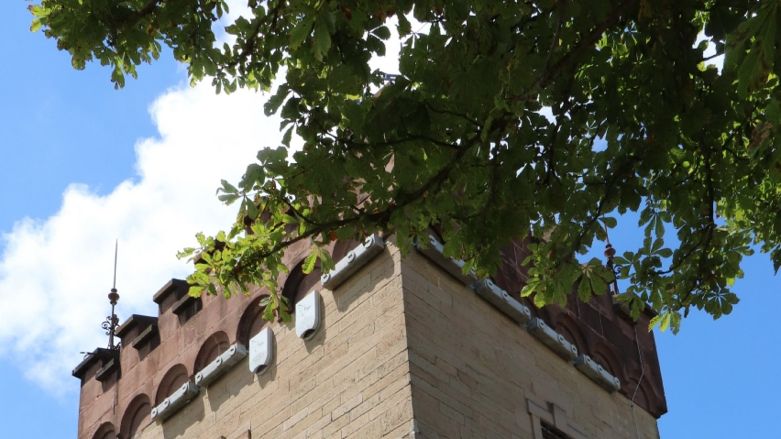 Dieser Wachturm ist ebenso wie die Gaststätte nach dem inhaftierten Dichter benannt.