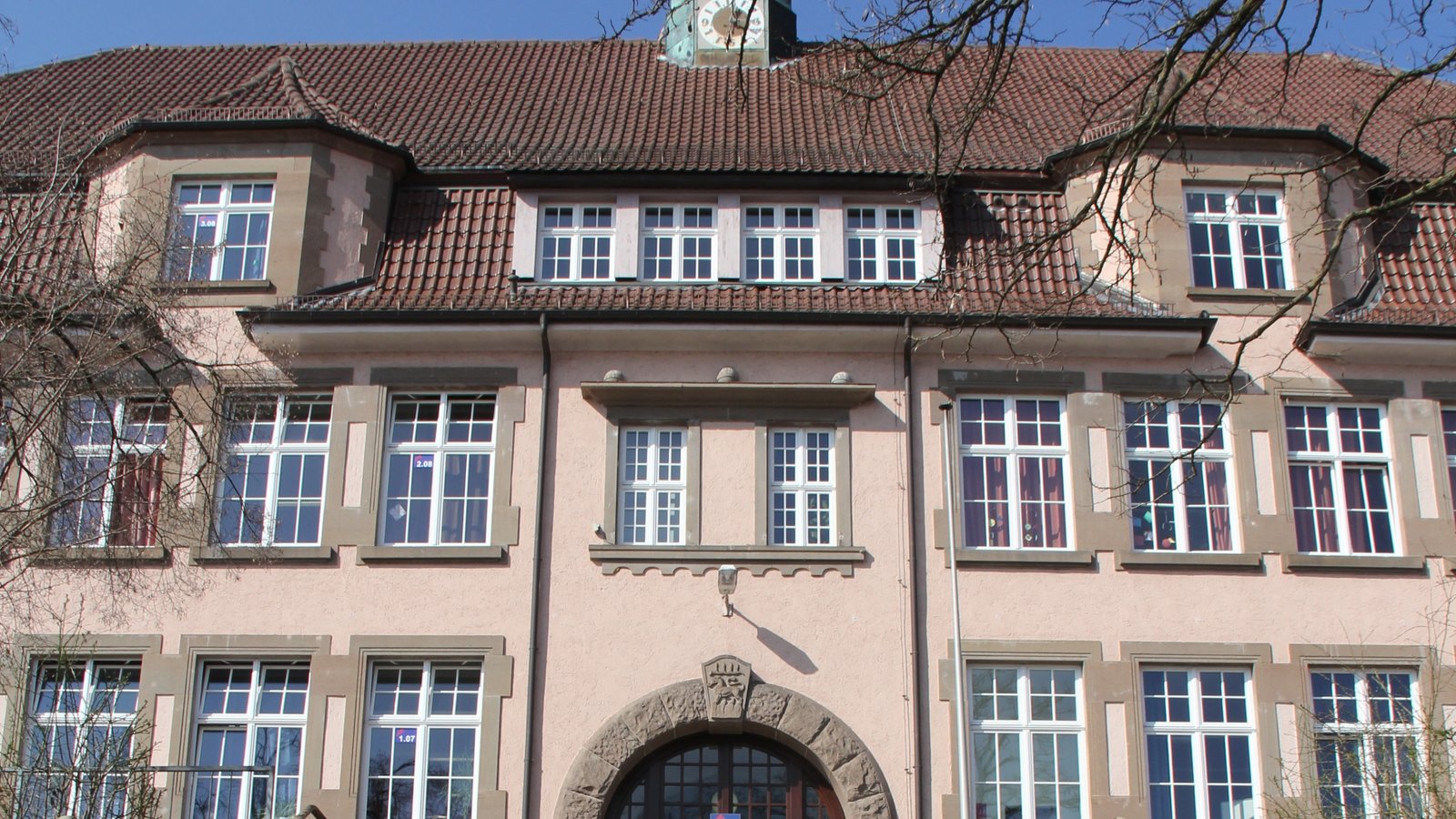 Zwei Klassen der Schlossbergschule müssen aus dem Obergeschoss raus.  Archivfoto: Elsässer/VKZ