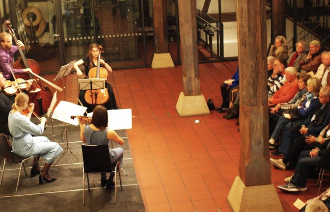 Das Ambiente der Kelter erlaubt ein beinahe familiäres Konzerterlebnis.  <span class='image-autor'>Foto: Filitz</span>