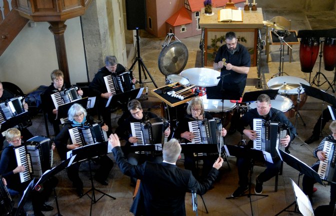 Akkordeonorchester Animato von den Handharmonikafreunden Flacht  klassische Musik mit folkloristischem Hintergrund in der evangelischen Ulrichskirche in Schützingen