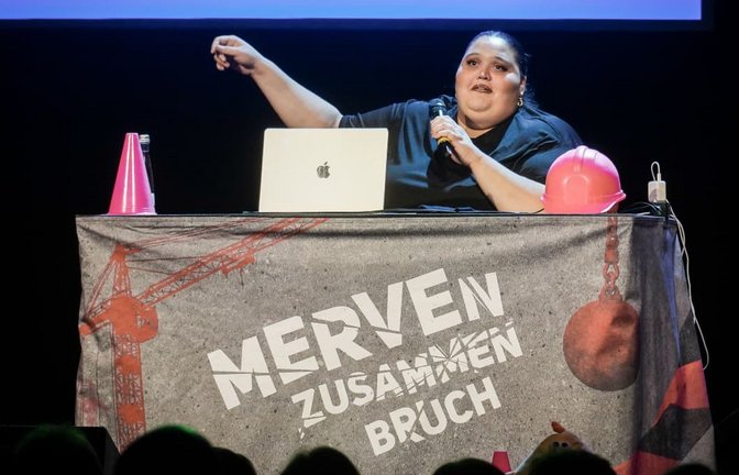 Merve Terzi bei ihrer Commedy-Show&nbsp; im Wizemann.<span class='image-autor'>Lichtgut/Ferdinando Iannone</span>