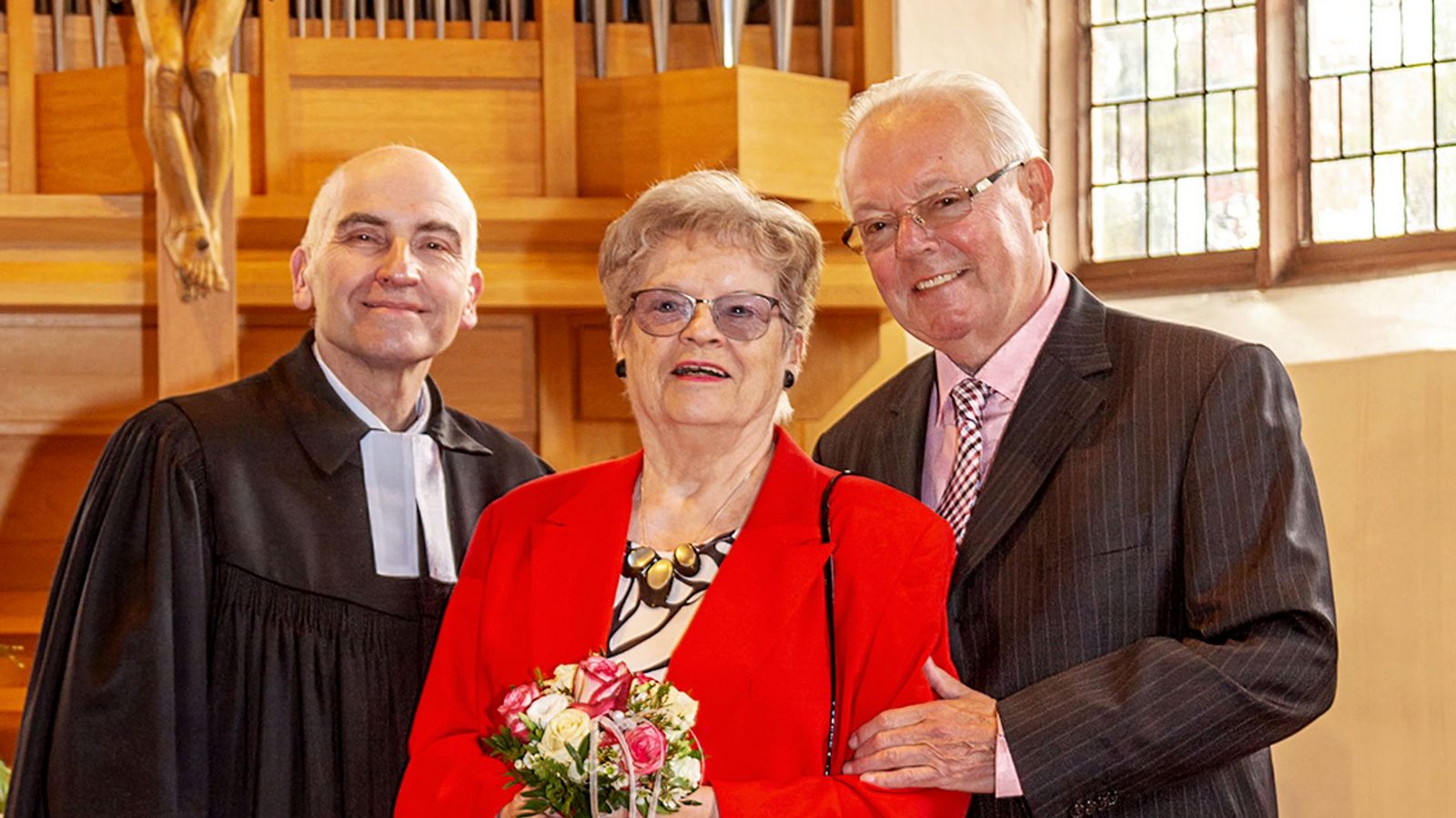 Anneliese und Dietmar Greif (rechts) bei ihrer Goldenen Hochzeit in der Kirche, in der sie einst geheiratet haben.Foto: privat/Christa Kusterer Anneliese und Dietmar Greif (rechts) bei ihrer Goldenen Hochzeit in der Kirche, in der sie einst geheiratet haben.Foto: privat/Christa Kusterer