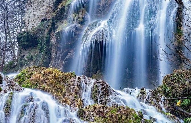 Auch der Uracher Wasserfall hat im Dezember sehr viel Wasser geführt.<span class='image-autor'>Foto: &nbsp;</span>
