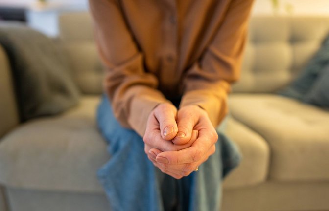 Die Hände in den Schoss legen und auf bessere Zeiten hoffen? Das wäre die falsche Reaktion auf die Nöte unserer Zeit.<span class='image-autor'>Foto: IMAGO/Zoonar</span>