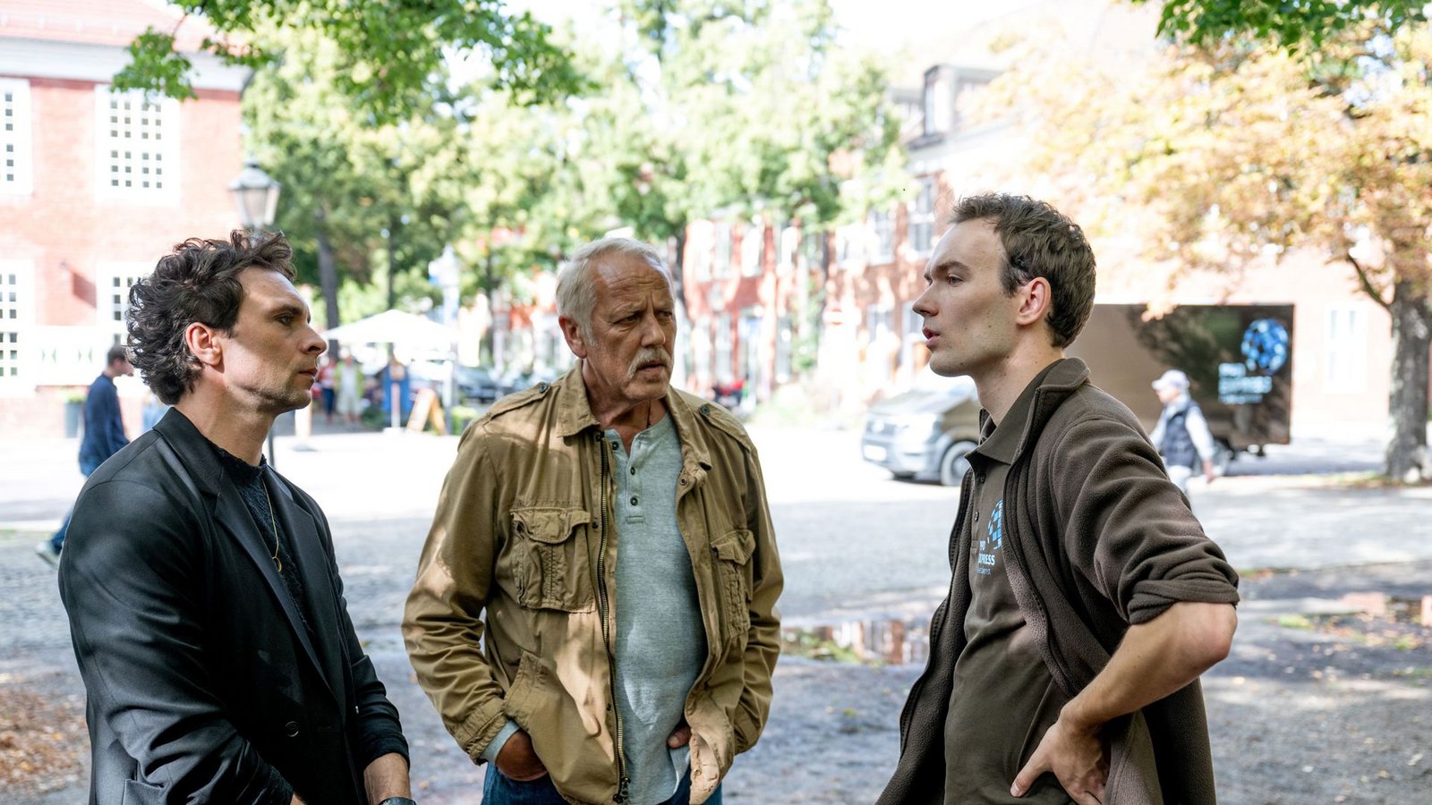 Vater erschossen, Mutter ausgeraubt: Auch der Sohn Nico Wilke  (Jakob Fliess) kommt um ein Verhör nicht herum.Foto: rbb/Christoph Assmann