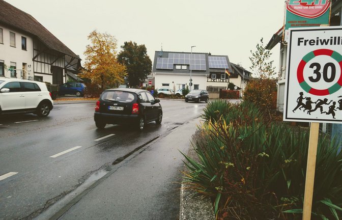 Die einen fahren freiwillig Tempo 30, bei anderen drosselt der Fahrassistent ganz unfreiwillig die Geschwindigkeit.<span class='image-autor'>Foto: Grüne Höri/oh</span>