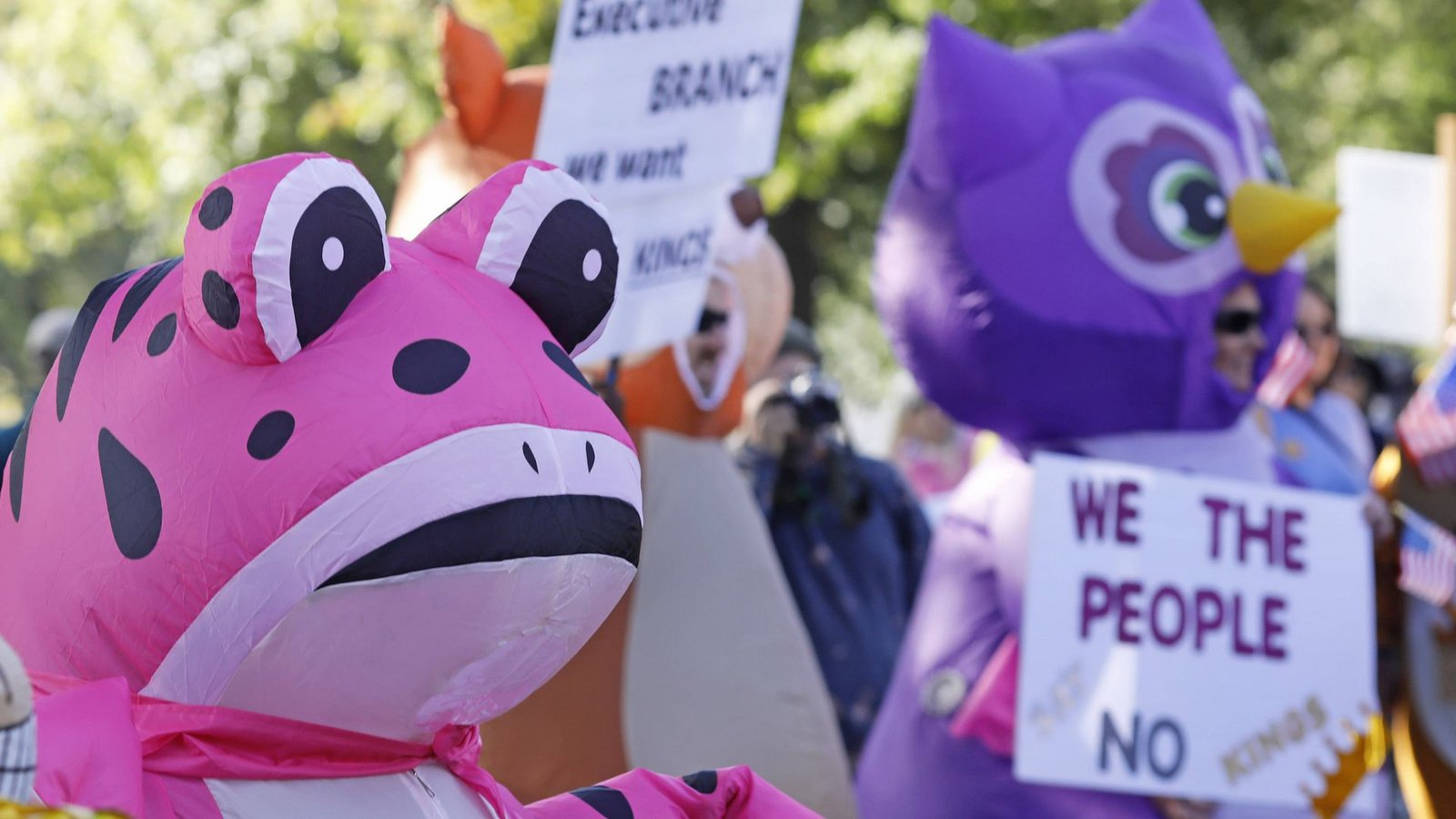 Im Oktober 2025 in Portland: Menschen in Tier-Kostümen protestieren gegen die Trump-Regierung.Foto: imago/Zuma Press Wire Im Oktober 2025 in Portland: Menschen in Tier-Kostümen protestieren gegen die Trump-Regierung.Foto: imago/Zuma Press Wire