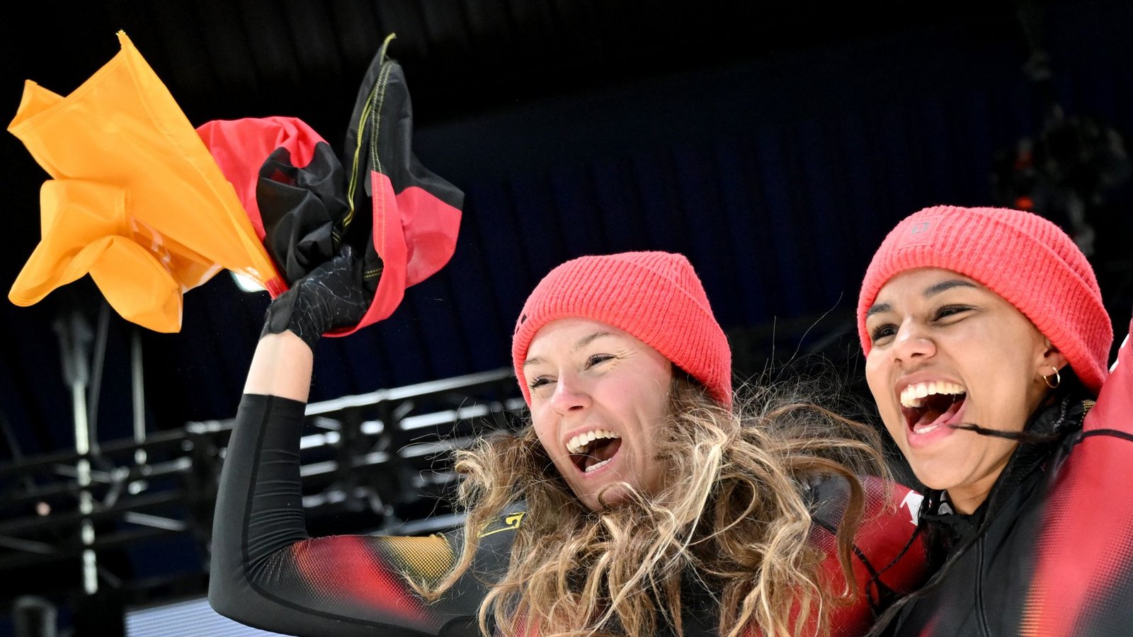 Souveräne Vorstellung: Nach 2022 fahren Laura Nolte und Deborah Levi auch 2026 zu Gold im Zweierbob.Foto: Robert Michael/dpa Souveräne Vorstellung: Nach 2022 fahren Laura Nolte und Deborah Levi auch 2026 zu Gold im Zweierbob.Foto: Robert Michael/dpa