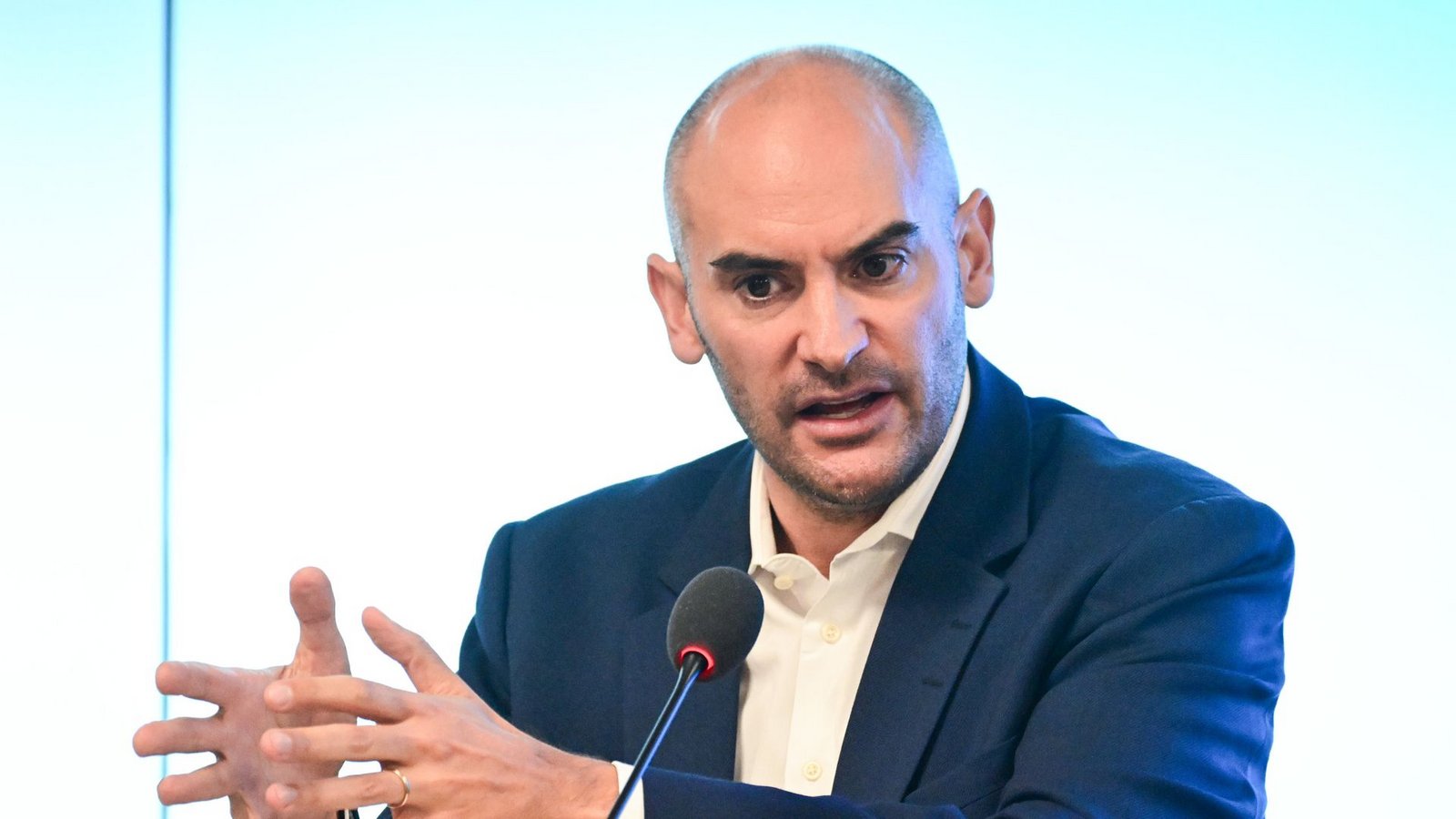 Der Grünen-Politiker Danyal Bayaz schlägt ein Sondervermögen für Infrastruktur zugunsten der Länder vor.Foto: dpa/Bernd Weißbrod