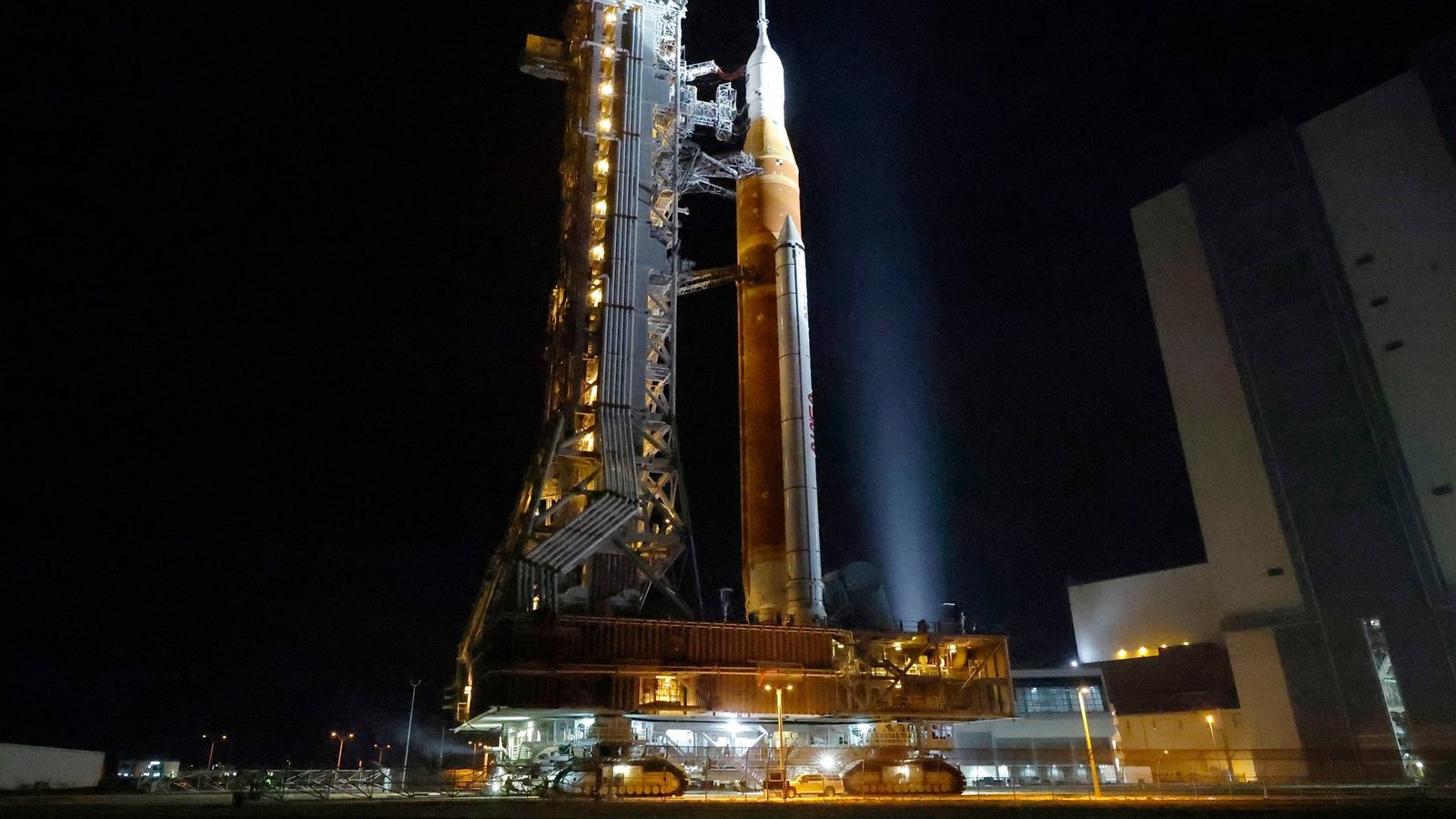 Bald soll die bemannte Mondmission "Artemis 2" starten.Foto: Terry Renna/FR60642 AP/AP/dpa