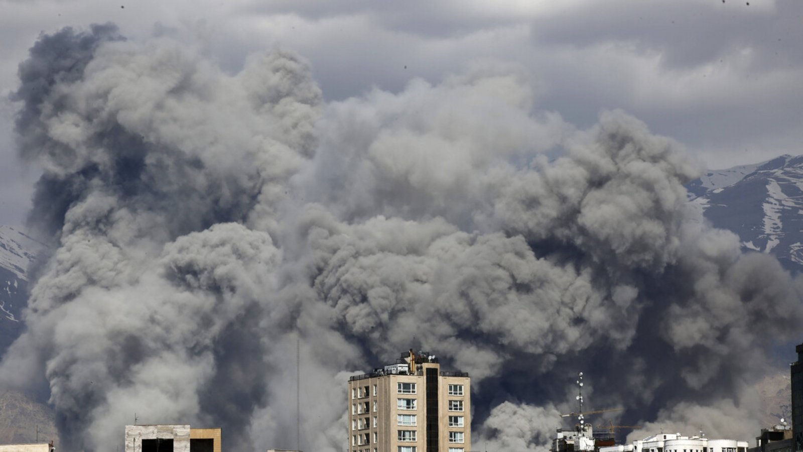 Qualm über Irans Hauptstadt: Teheran steht unter Beschuss.Foto: IMAGO/Anadolu Agency