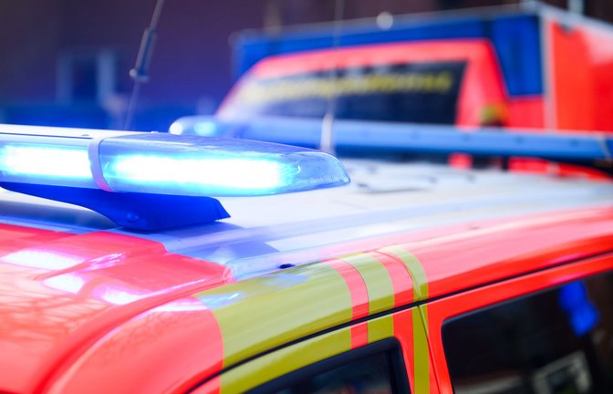 Beide Jungen wurden vom Rettungsdienst behandelt und ins Krankenhaus gebracht. (Symbolbild)<span class='image-autor'>Foto: Julian Stratenschulte/dpa</span>