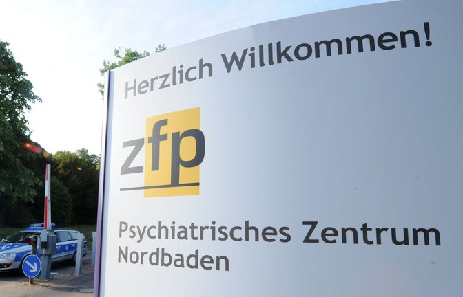 Ein Schild steht am Eingang zum Psychiatrischen Zentrum Nordbaden in Wiesloch (Archivbild).<span class='image-autor'>Foto: Uli Deck/dpa</span>