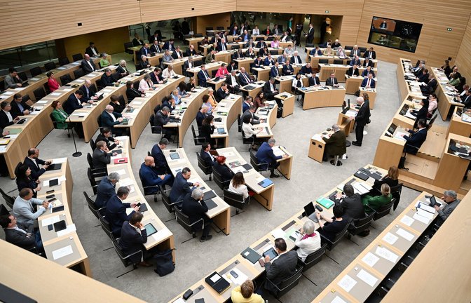 Nach bisherigen Berechnungen wird der Platz im Landtag nach der nächsten Landtagswahl knapp.<span class='image-autor'>Foto: dpa</span>