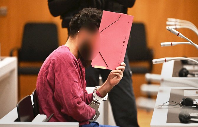 Der Angeklagte Sulaiman A. beim Prozessauftakt vor zwei Wochen<span class='image-autor'>Foto: dpa/Marijan Murat</span>