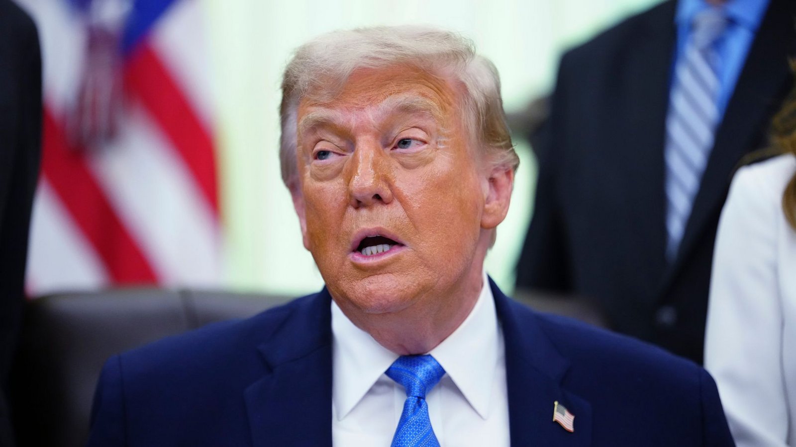 Trump droht mit neuen Angriffen.Foto: Julia Demaree Nikhinson/AP/dpa Trump droht mit neuen Angriffen.Foto: Julia Demaree Nikhinson/AP/dpa