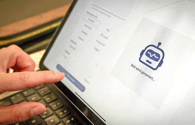 Morgens eine Versicherung abschließen, abends einen Film streamen: Überall mischt Künstliche Intelligenz inzwischen mit. (Symbolbild)<span class='image-autor'>Foto: Simon Granville</span>