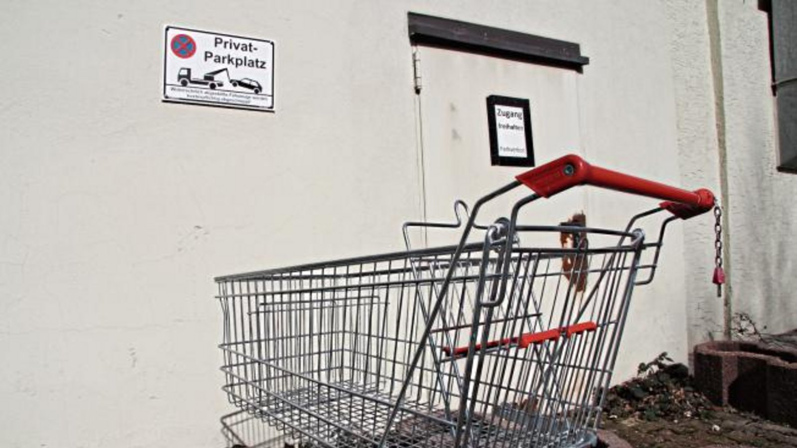 Ein Einkaufswagen mit Privatparkplatz in der Vaihinger Innenstadt?  Foto: Banholzer
