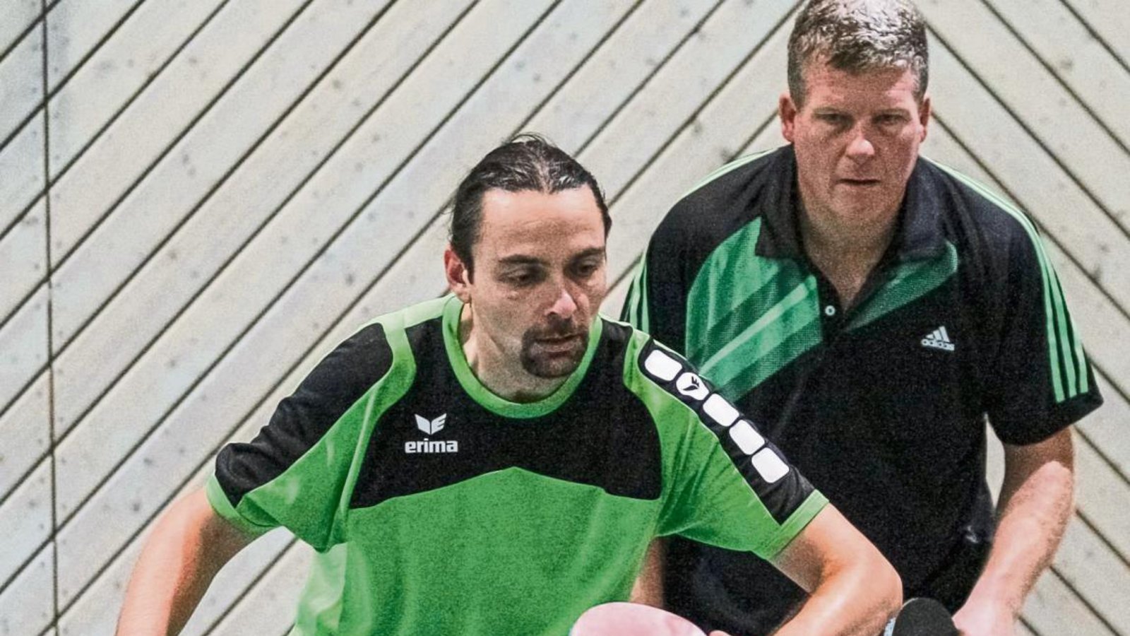 Andreas Wagner vom TSV Nussdorf (rechts) spielte an gleichen Tag sowohl das Turnier in Iptingen mit seinem Partner Michael Rezmann vom SV Iptingen als auch in der Liga mit dem TSV Nusdorf III. Foto: Simecek Andreas Wagner vom TSV Nussdorf (rechts) spielte an gleichen Tag sowohl das Turnier in Iptingen mit seinem Partner Michael Rezmann vom SV Iptingen als auch in der Liga mit dem TSV Nusdorf III. Foto: Simecek