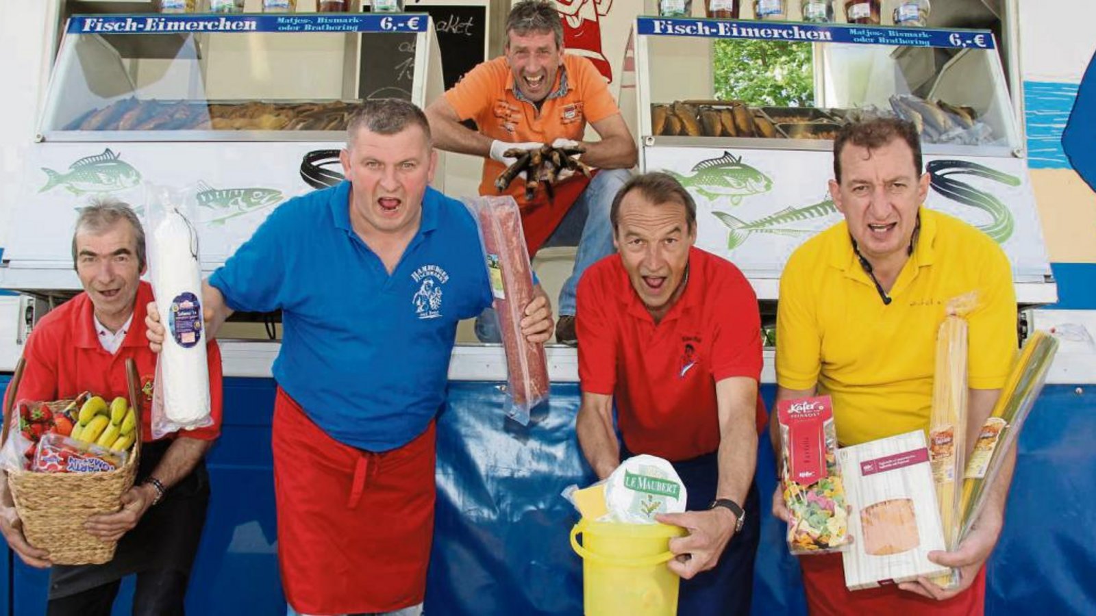Bei den Marktschreiern des Hamburger Fischmarkts in Illingen ist für gute Unterhaltung und frische Ware gesorgt. Fotos: Elsässer Bei den Marktschreiern des Hamburger Fischmarkts in Illingen ist für gute Unterhaltung und frische Ware gesorgt. Fotos: Elsässer