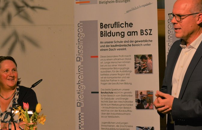 Ministerin Theresa Schopper und Schulleiter Stefan Ranzinger. <span class='image-autor'>Foto: p</span>