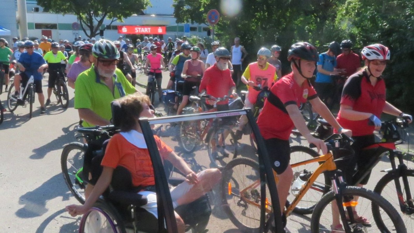 Start vor der Halle im See.