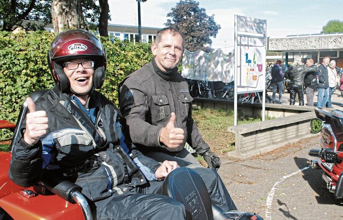 Michael fährt bei Lennart Hohweiler mit.  Foto: Stahlfeld