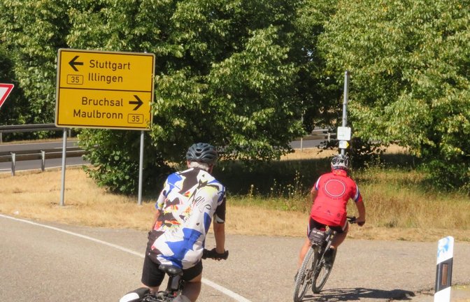 Unter der Bundesstraße 35 durch.