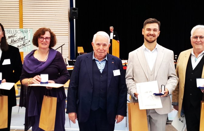 Die Geehrten (von rechts): John Pickering, Josua Bernbeck, Ehrenpräsident Hans A. Hey, Erika Budday und Milcho Borovinov.  <span class='image-autor'>Fotos: Filitz</span>