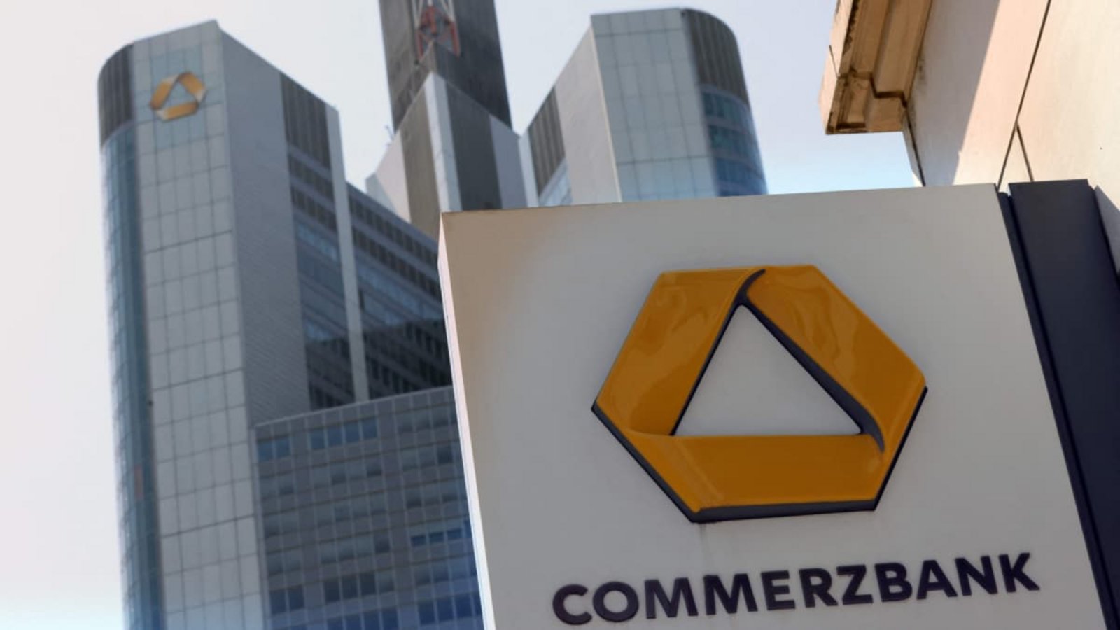 Es ist einiges los im Frankfurter Commerzbank-Tower.DANIEL ROLAND/afp Es ist einiges los im Frankfurter Commerzbank-Tower.DANIEL ROLAND/afp