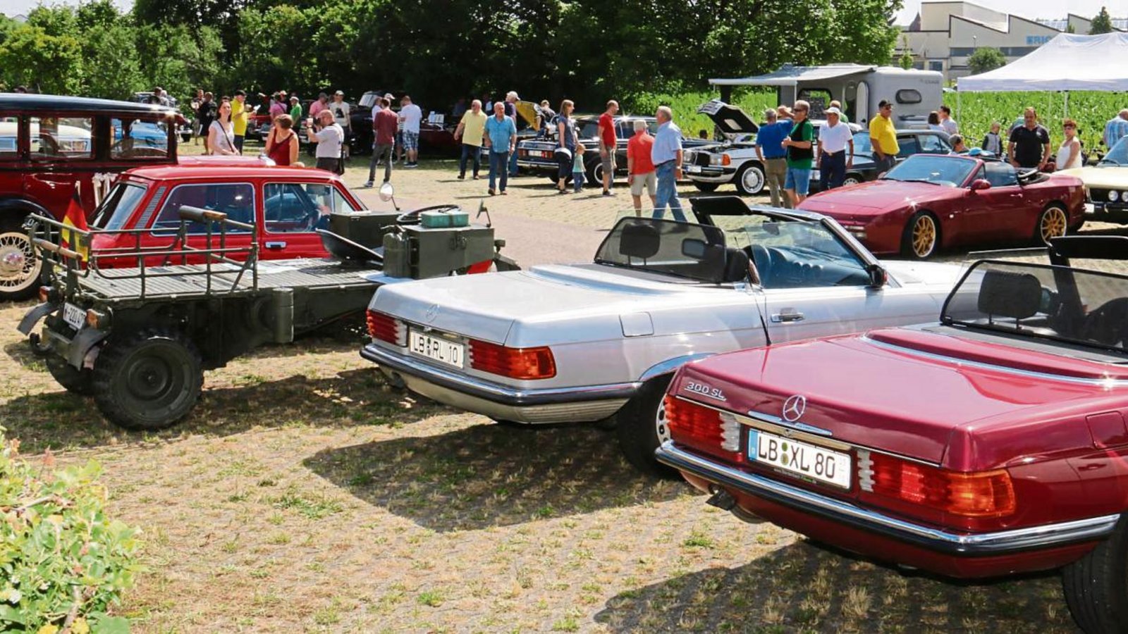 Die Oldtimer-Fans zeigen in Sersheim ihre Kostbarkeiten und die Gäste haben einiges zu schauen. Fotos: Rücker Die Oldtimer-Fans zeigen in Sersheim ihre Kostbarkeiten und die Gäste haben einiges zu schauen. Fotos: Rücker