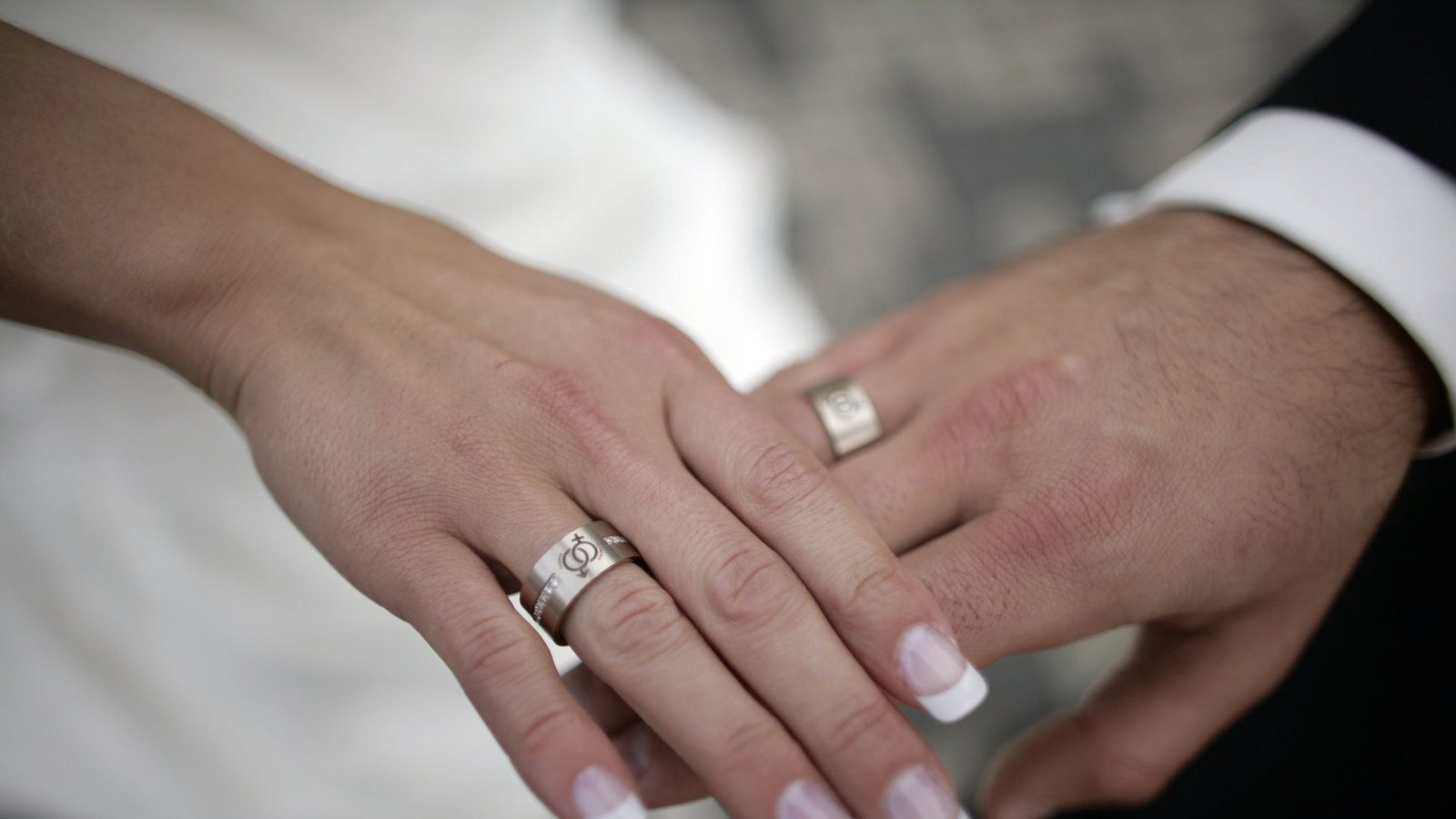 Es trauen sich wieder mehr Paare in Deutschland als zu Zeiten von Corona. (Symbolbild)Foto: dpa/Jörg Carstensen Es trauen sich wieder mehr Paare in Deutschland als zu Zeiten von Corona. (Symbolbild)Foto: dpa/Jörg Carstensen