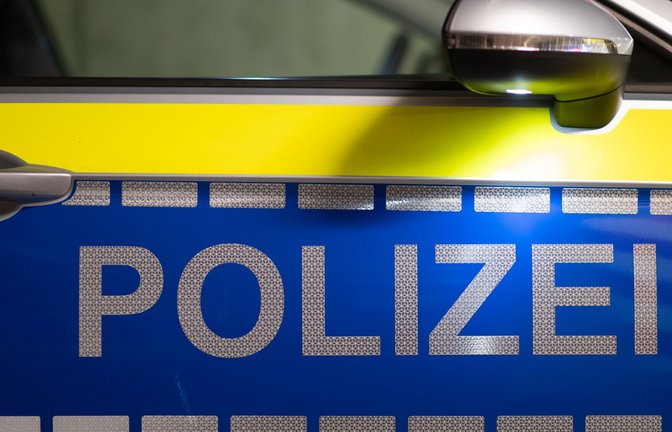 Die Polizei sucht nach einer Person in Weinheim.<span class='image-autor'>Foto: Robert Michael/dpa/Robert Michael</span>