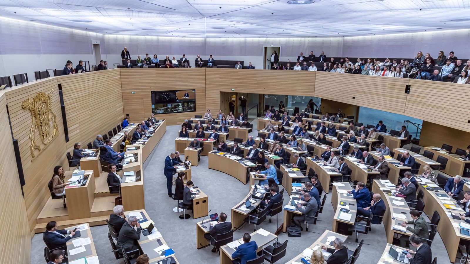 Der Landtag von Baden-Württemberg, fürchten manche, könnte nach 2026 auf mehr als 200 Abgeordnete anwachsen.Foto: IMAGO/Arnulf Hettrich/IMAGO/Arnulf Hettrich Der Landtag von Baden-Württemberg, fürchten manche, könnte nach 2026 auf mehr als 200 Abgeordnete anwachsen.Foto: IMAGO/Arnulf Hettrich/IMAGO/Arnulf Hettrich