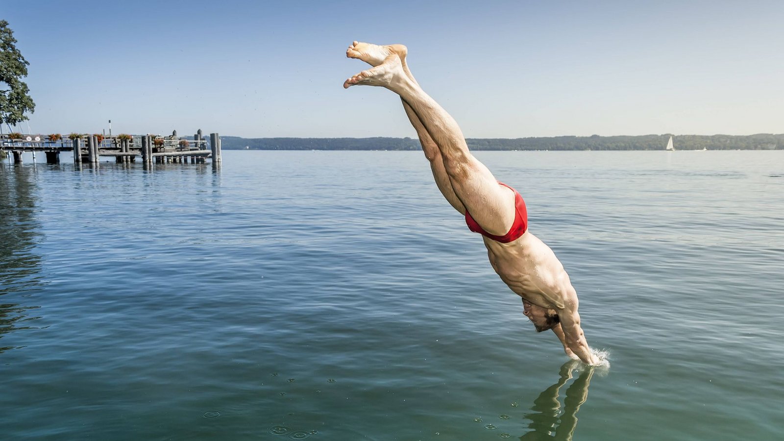 Besonders Männer neigen dazu, sich bei einem unbedachten Kopfsprung zu verletzen.Foto: imago/blickwinkel/McPHOTO/M. Gann Besonders Männer neigen dazu, sich bei einem unbedachten Kopfsprung zu verletzen.Foto: imago/blickwinkel/McPHOTO/M. Gann