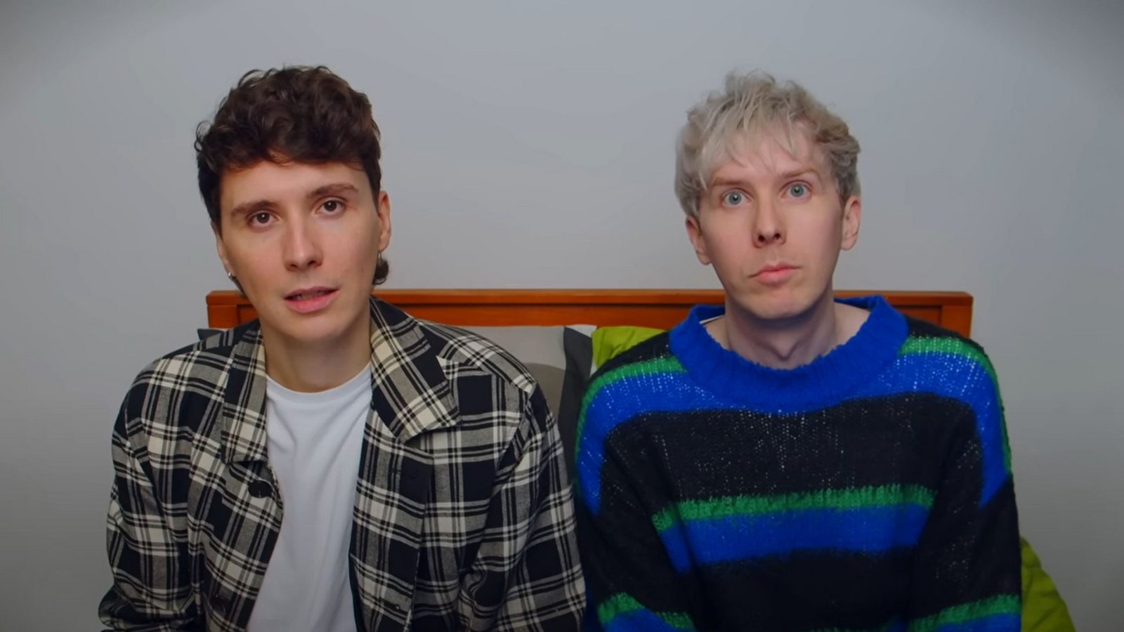 Die YouTube Dan Howell (l.) und Phil Lester sprechen in ihrem neuen Video über ihre Beziehung.Foto: Dan and Phil/ youtube.com/watch?v=Cxe_YMJ4nUs Die YouTube Dan Howell (l.) und Phil Lester sprechen in ihrem neuen Video über ihre Beziehung.Foto: Dan and Phil/ youtube.com/watch?v=Cxe_YMJ4nUs