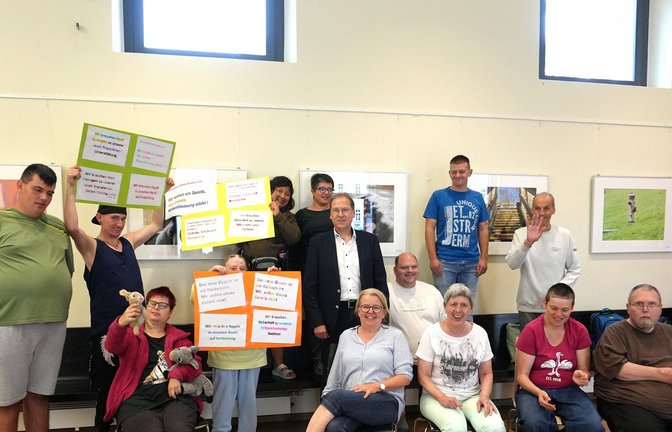 Bewohnerbeiräte haben ihren Protest gegen das Pflegegesetz auf Plakaten formuliert.<span class='image-autor'>Foto: Mariaberg e.V.</span>