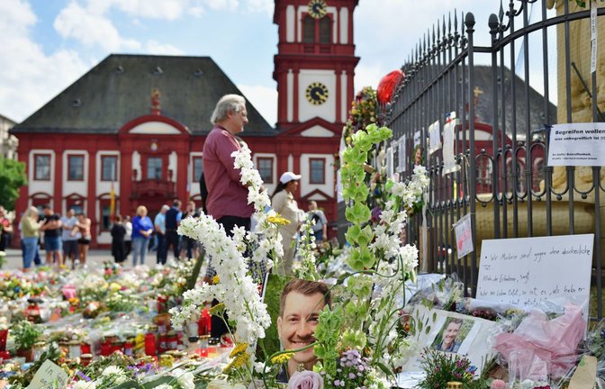 Am 31. Mai des vergangenen Jahres ereignete sich der Messerangriff auf dem Mannheimer Marktplatz. Der Polizist Rouven Laur erlag im Krankenhaus seinen Verletzungen.<span class='image-autor'>Foto: Imago/Daniel Kubirski</span>