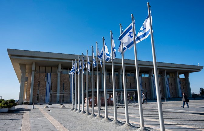 Das israelische Parlament in Jerusalem, die Knesset. (Archivbild)<span class='image-autor'>Foto: Christophe Gateau/dpa</span>