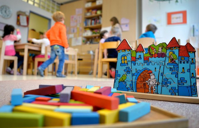Viele Eltern fragen sich: Wann darf mein Kind nach einer RSV-Infektion wieder in den Kindergarten?<span class='image-autor'>Foto: dpa/Monika Skolimowska</span>